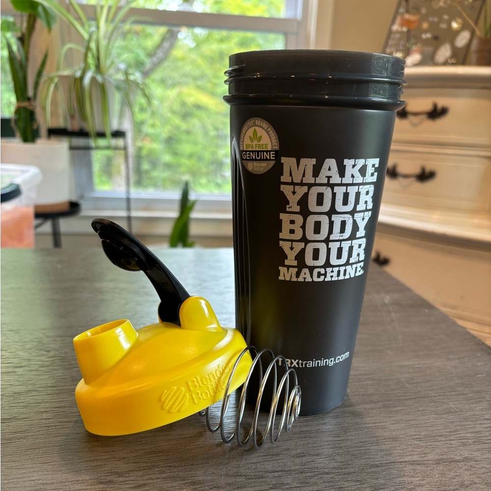 {Bottle Blender} TRX Bottle Blender black and yellow MAKE YOUR BODY YOUR MACHINE